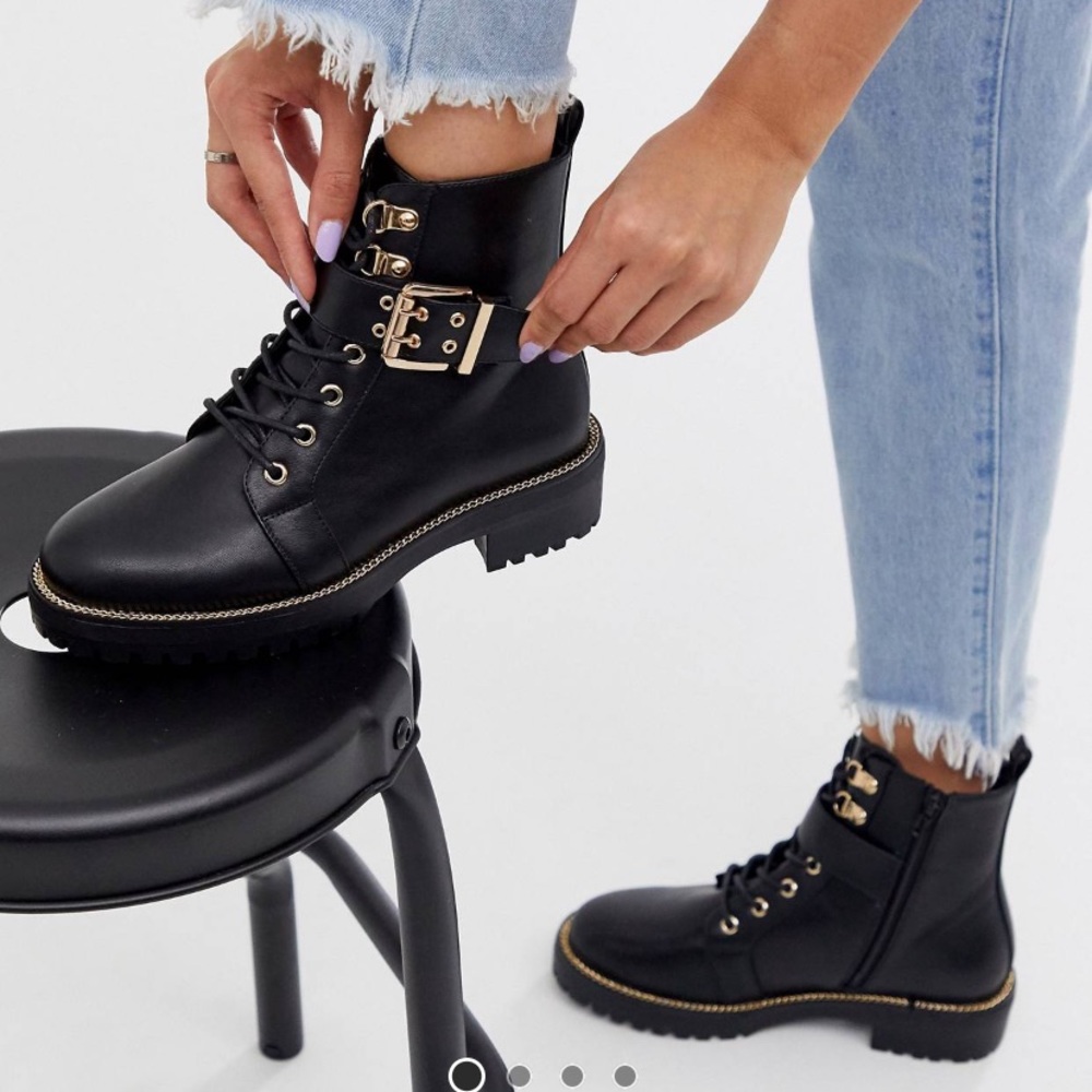 Armor chain lace up military boots
